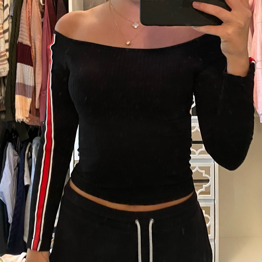 Long sleeve crop top